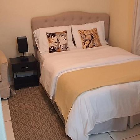 Hastings Towers 4D - Studio Apt Opp Beach Bridgetown Extérieur photo