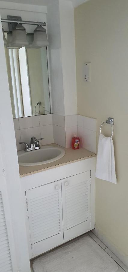 Hastings Towers 4D - Studio Apt Opp Beach Bridgetown Extérieur photo