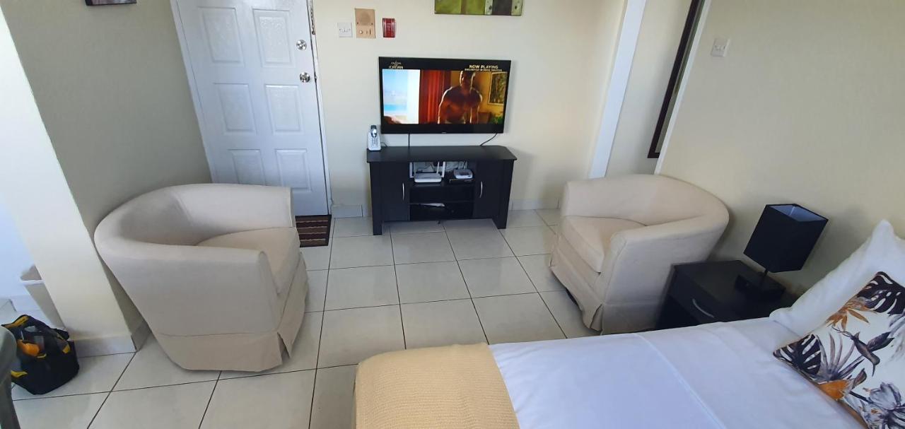 Hastings Towers 4D - Studio Apt Opp Beach Bridgetown Extérieur photo