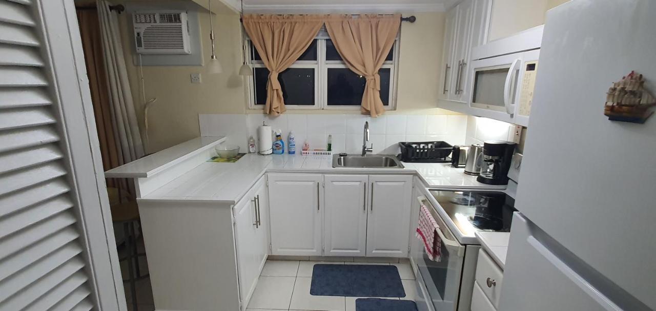 Hastings Towers 4D - Studio Apt Opp Beach Bridgetown Extérieur photo