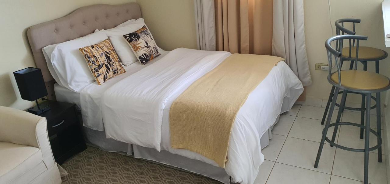 Hastings Towers 4D - Studio Apt Opp Beach Bridgetown Extérieur photo