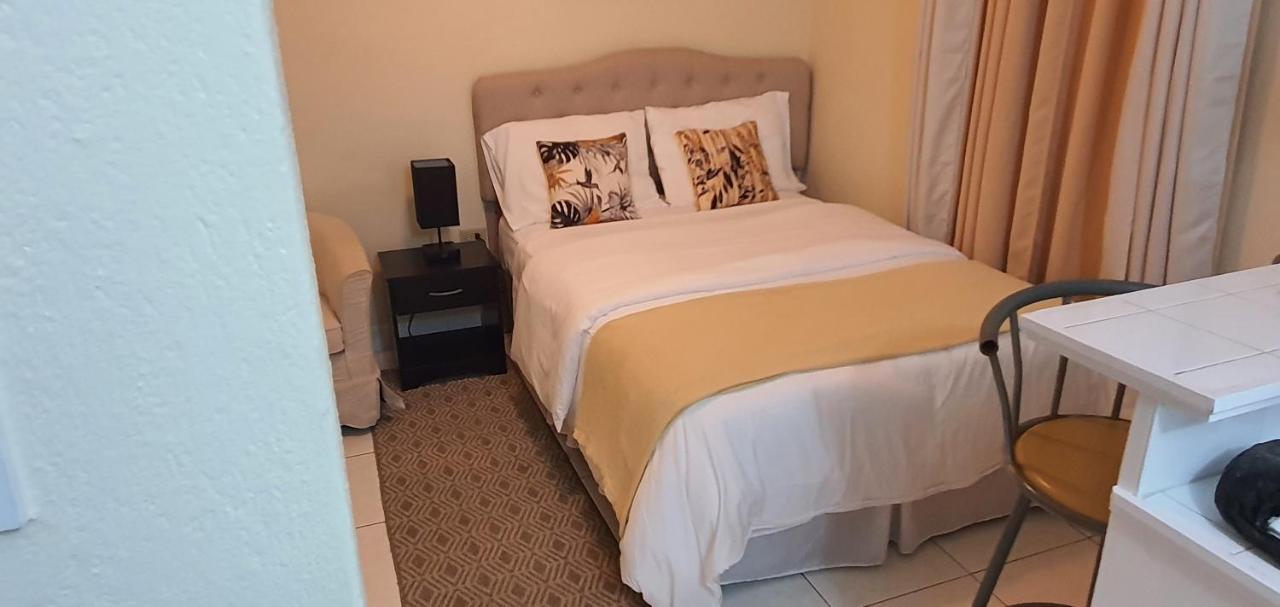 Hastings Towers 4D - Studio Apt Opp Beach Bridgetown Extérieur photo