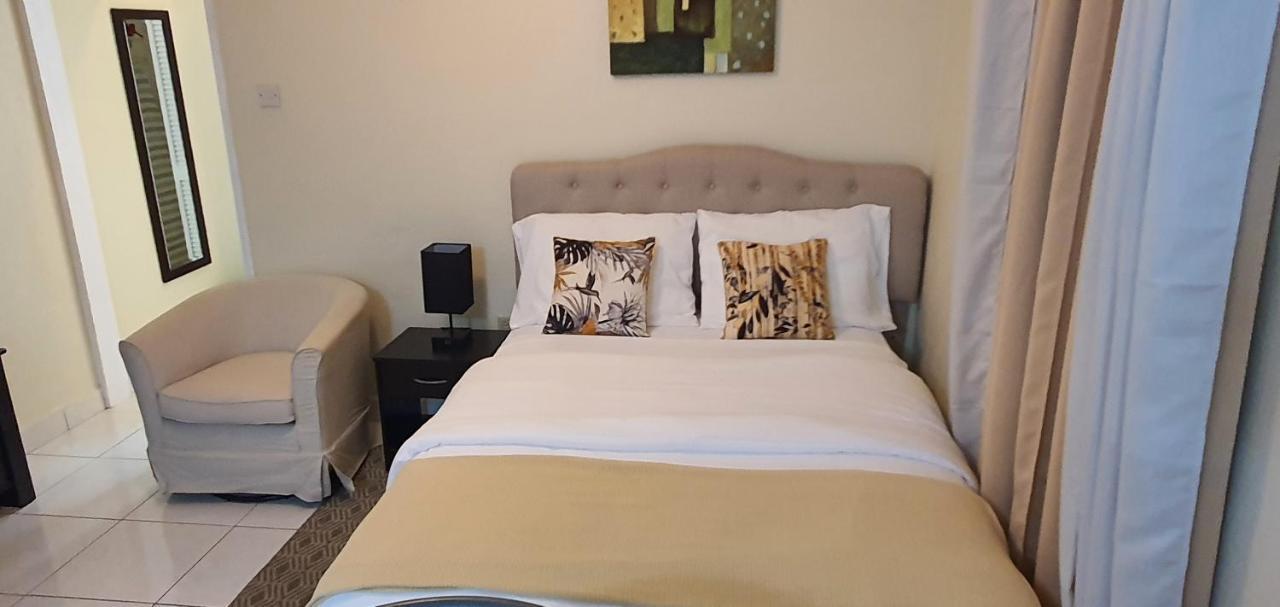 Hastings Towers 4D - Studio Apt Opp Beach Bridgetown Extérieur photo