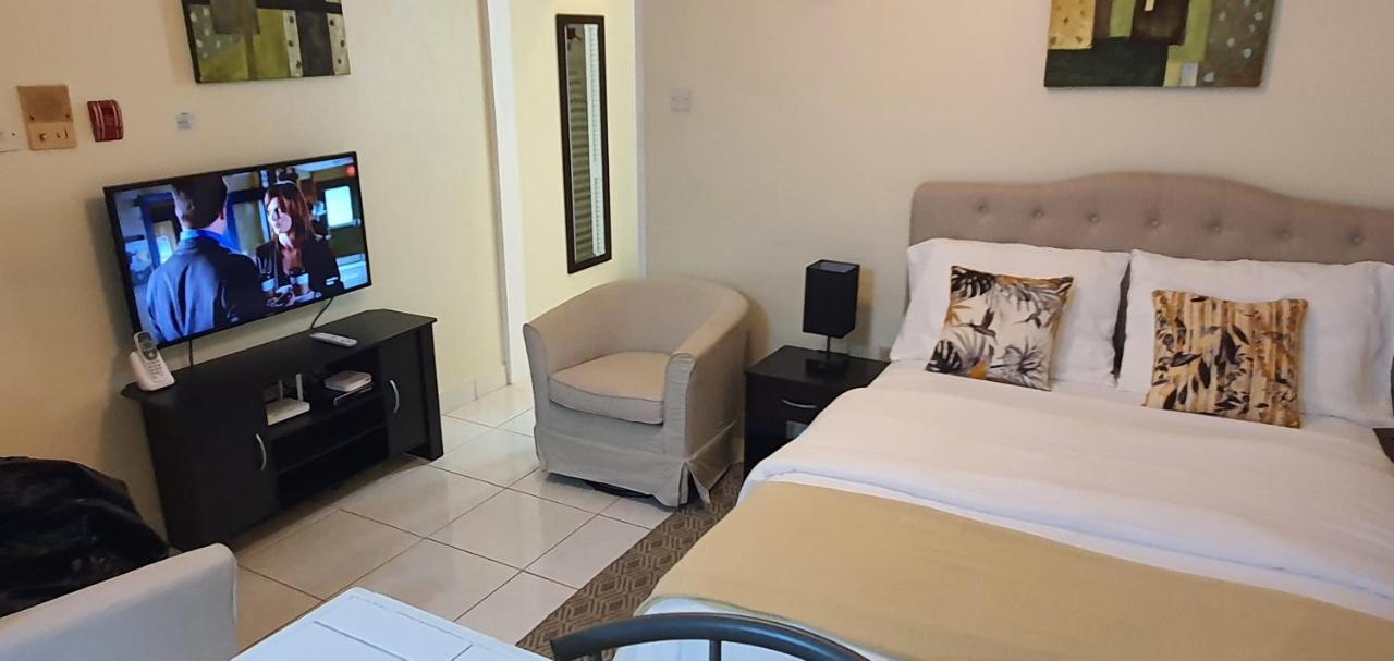 Hastings Towers 4D - Studio Apt Opp Beach Bridgetown Extérieur photo
