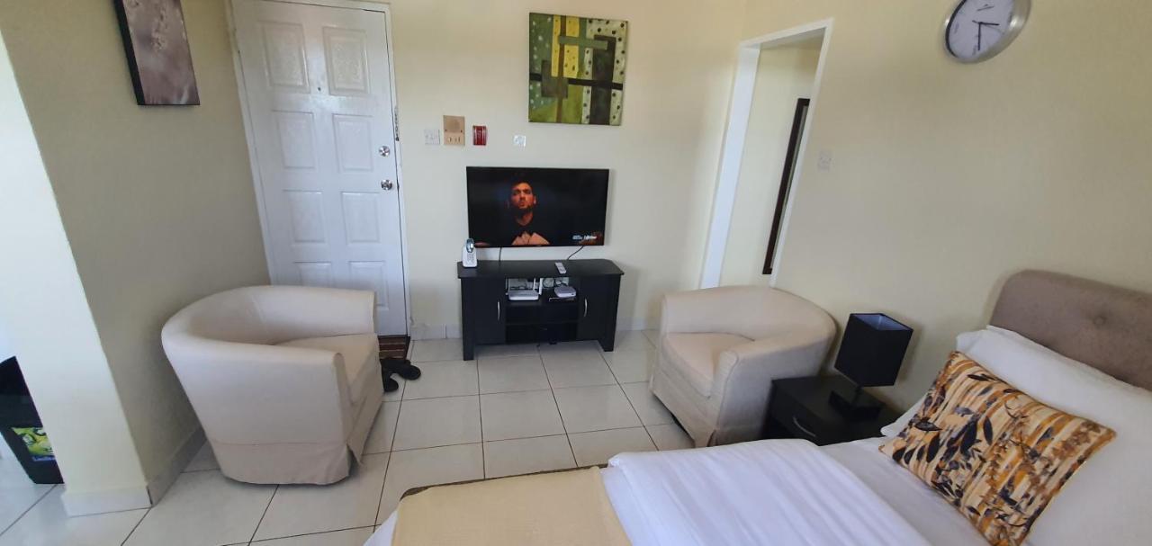 Hastings Towers 4D - Studio Apt Opp Beach Bridgetown Extérieur photo