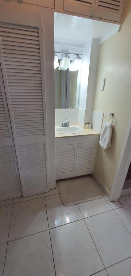 Hastings Towers 4D - Studio Apt Opp Beach Bridgetown Extérieur photo